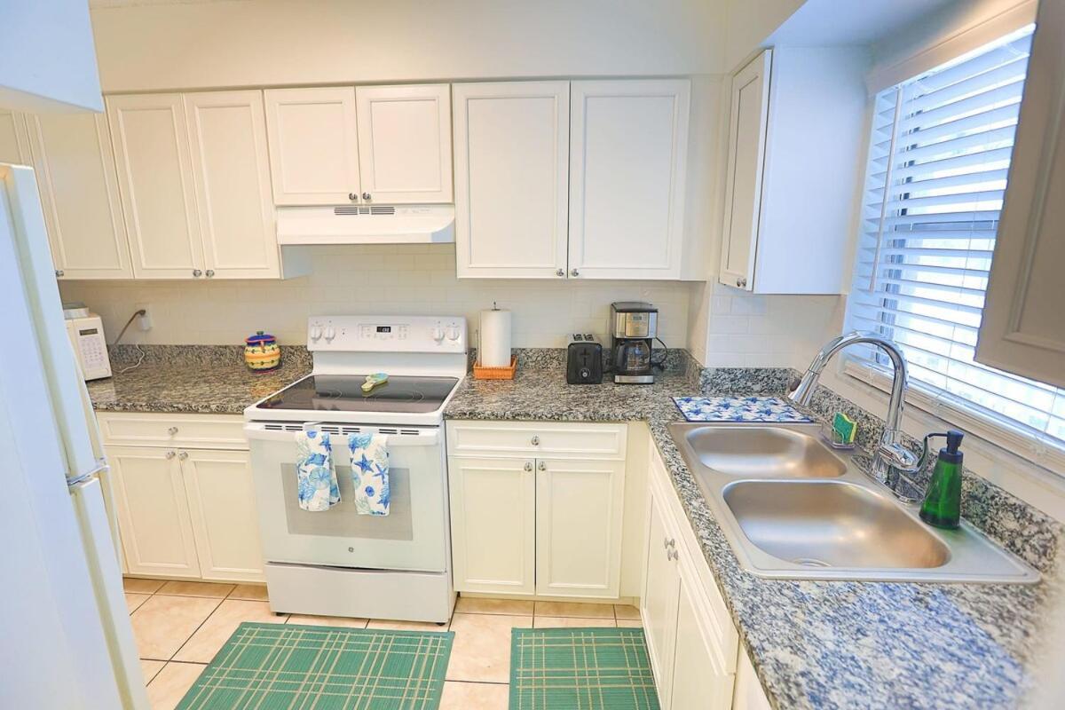 Updated Condo With Pool, Walk To Crescent Beach & Restaurants! Sarasota Exterior foto