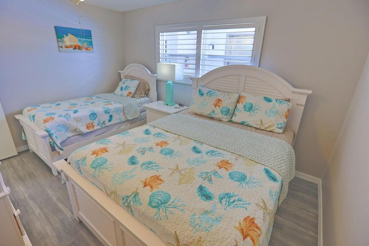 Updated Condo With Pool, Walk To Crescent Beach & Restaurants! Sarasota Exterior foto